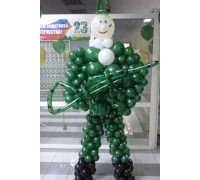 Солдат с автоматом